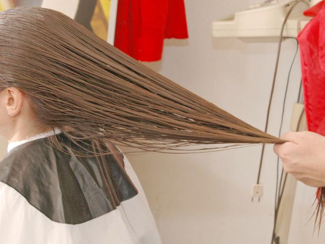 多様な働き方で未来を切り開く派遣を選ぶ美容師が描く新しいキャリアの形